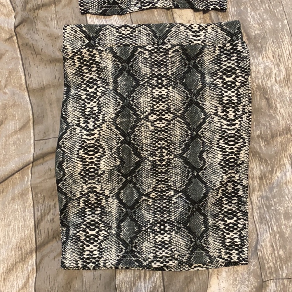 Snakeskin Pattern 2 Piece Set - Picture 3 of 3